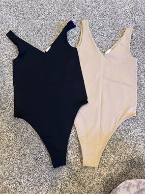 Classic V-Neck Sleeveless Bodysuit in Black & Beige